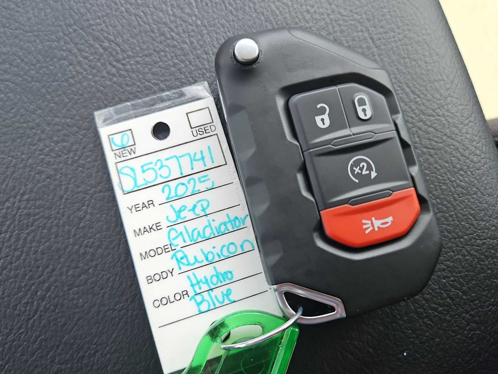 Thumbnail: 2025 Jeep Gladiator - 32