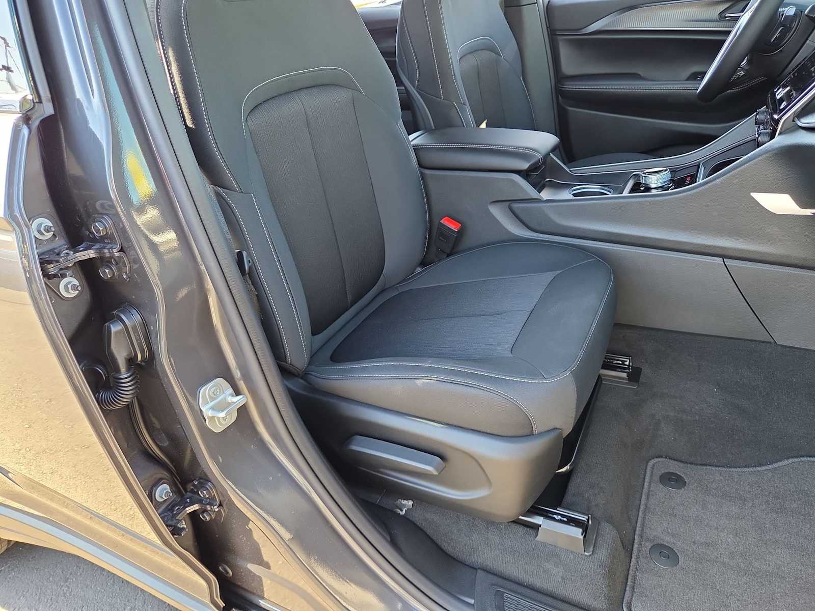 Thumbnail: 2025 Jeep Grand Cherokee - 22