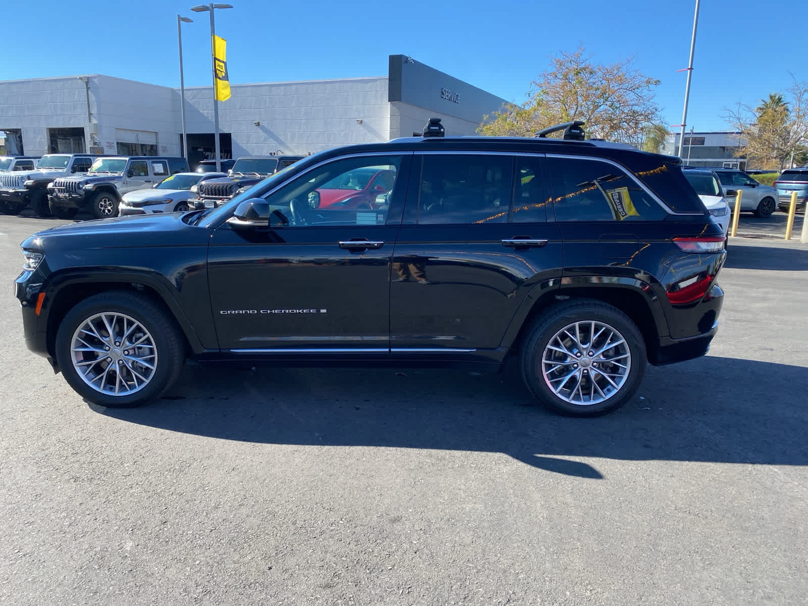 Thumbnail: 2022 Jeep Grand Cherokee - 8