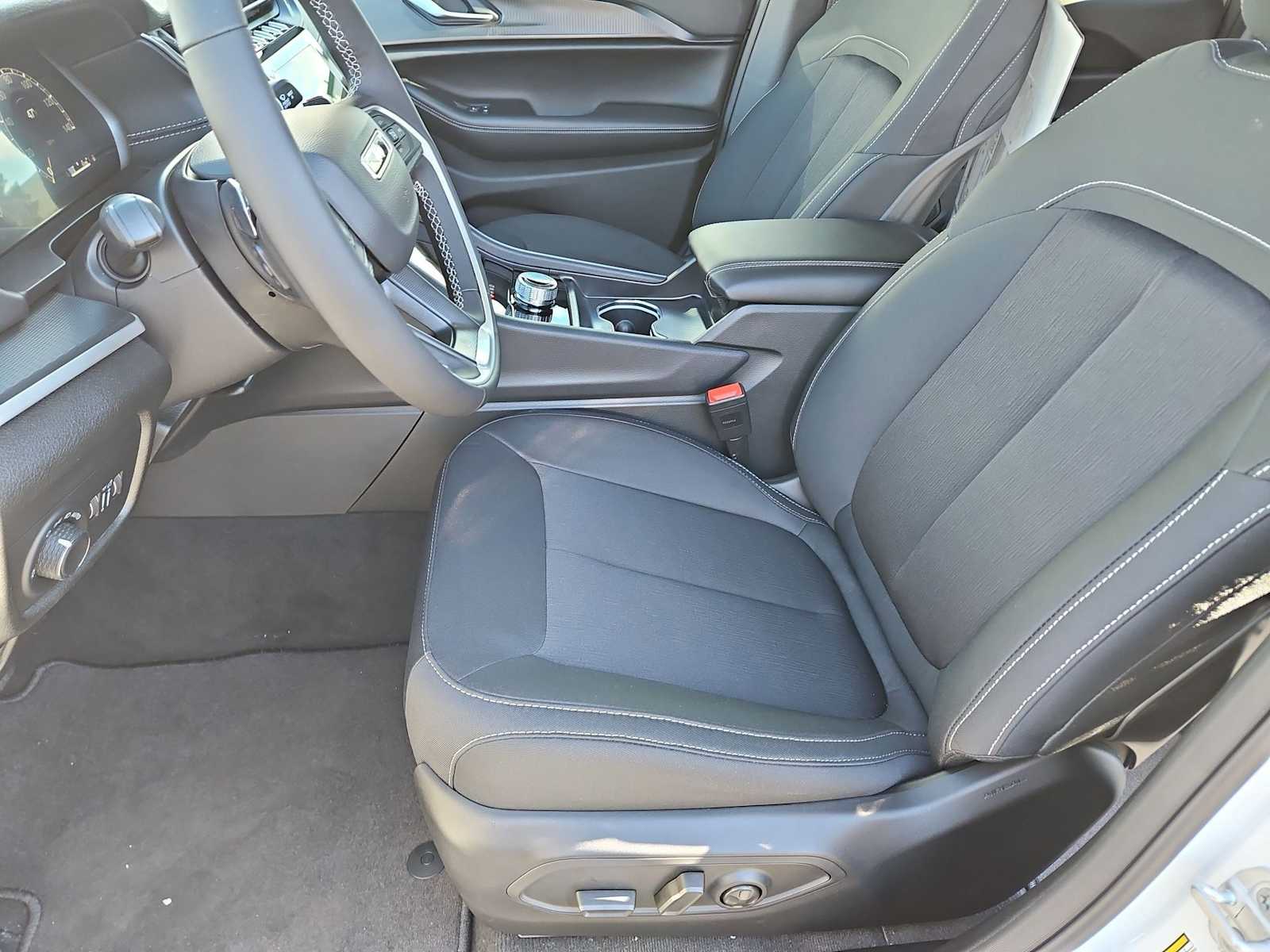 Thumbnail: 2026 Jeep Grand Cherokee - 16