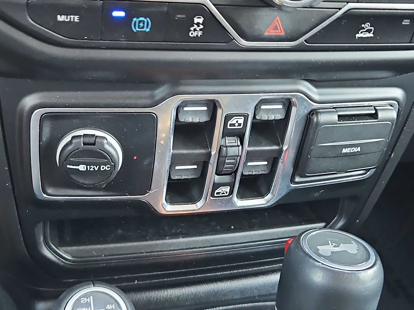 Thumbnail: 2023 Jeep Wrangler - 30