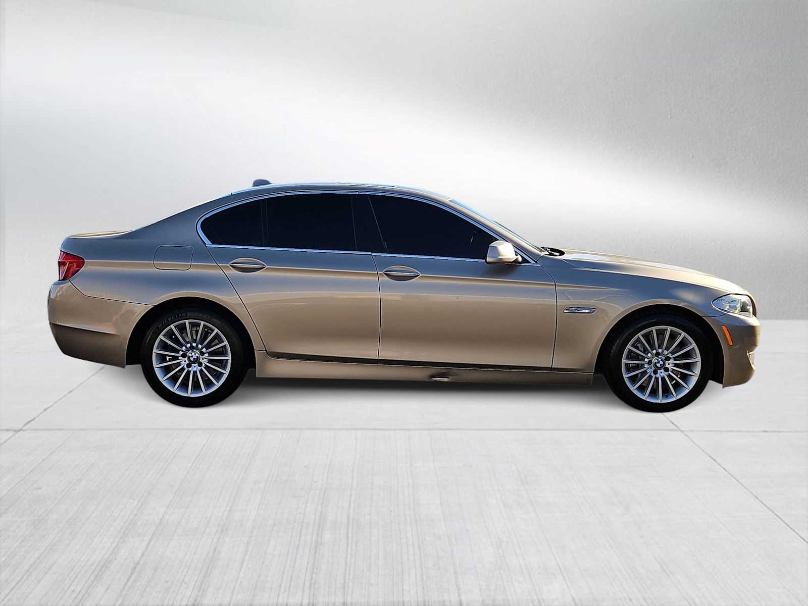 Thumbnail: 2013 BMW 5 Series - 9