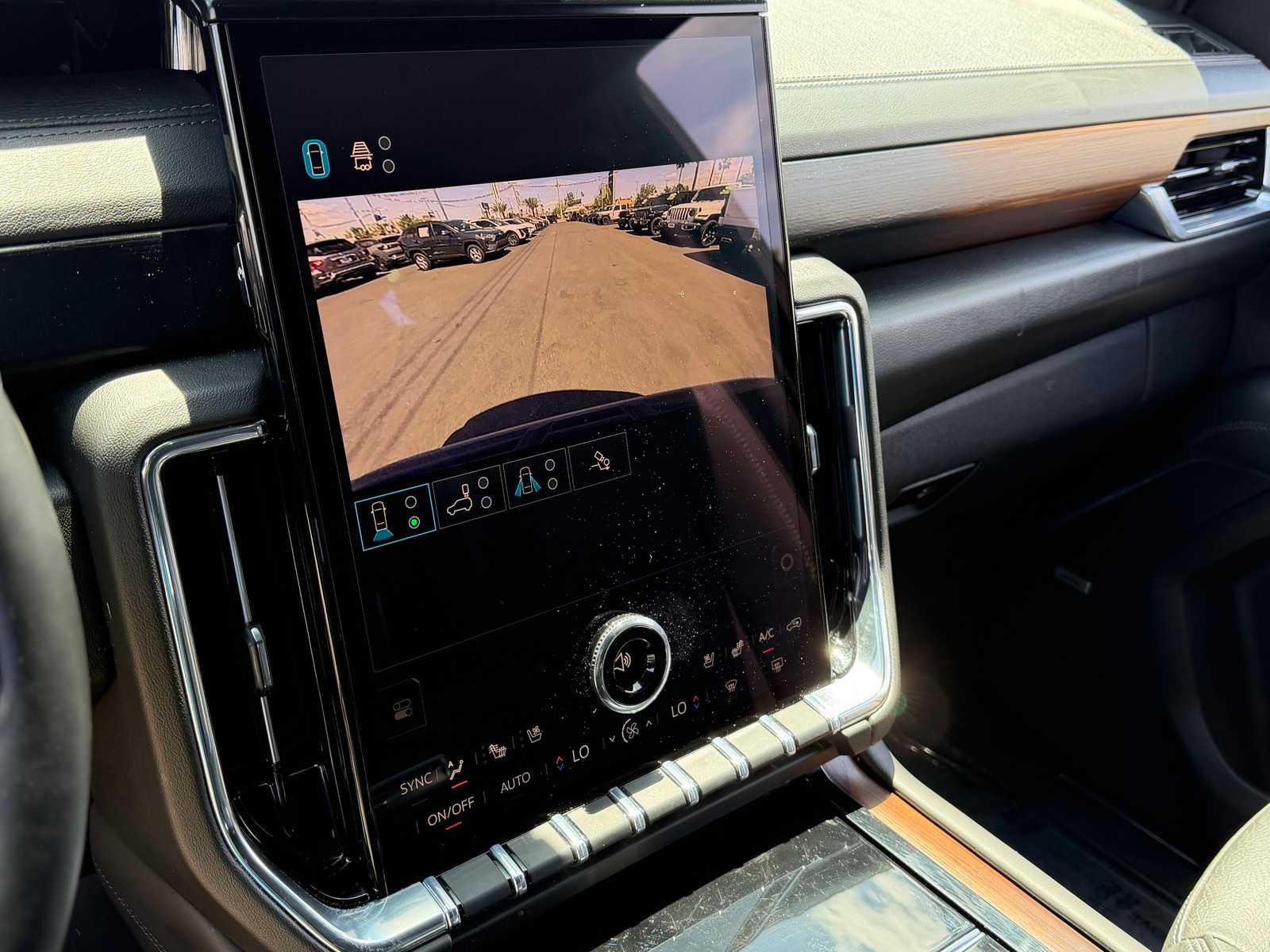 Thumbnail: 2025 GMC Yukon XL - 17