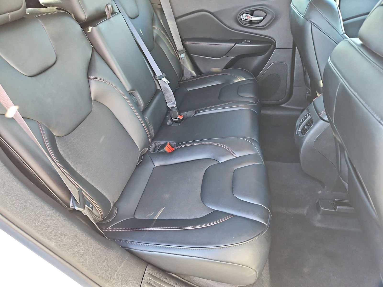 Thumbnail: 2022 Jeep Cherokee - 21