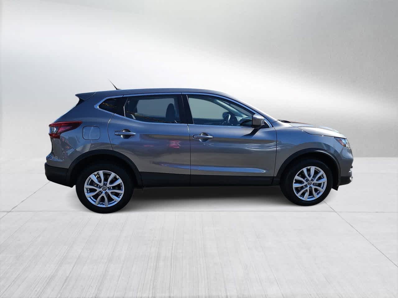 Thumbnail: 2021 Nissan Rogue Sport - 9