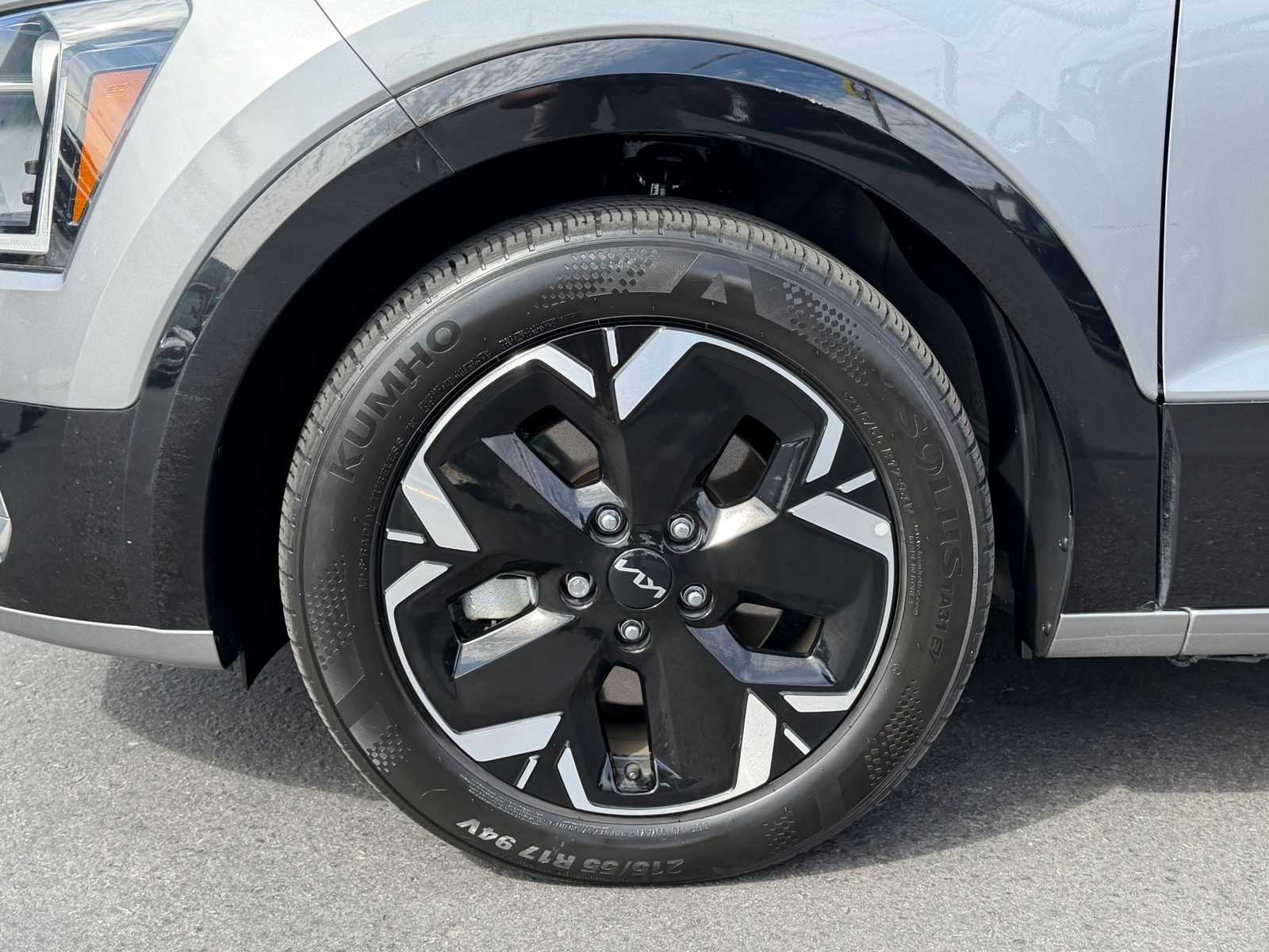 Thumbnail: 2023 Kia Niro - 30