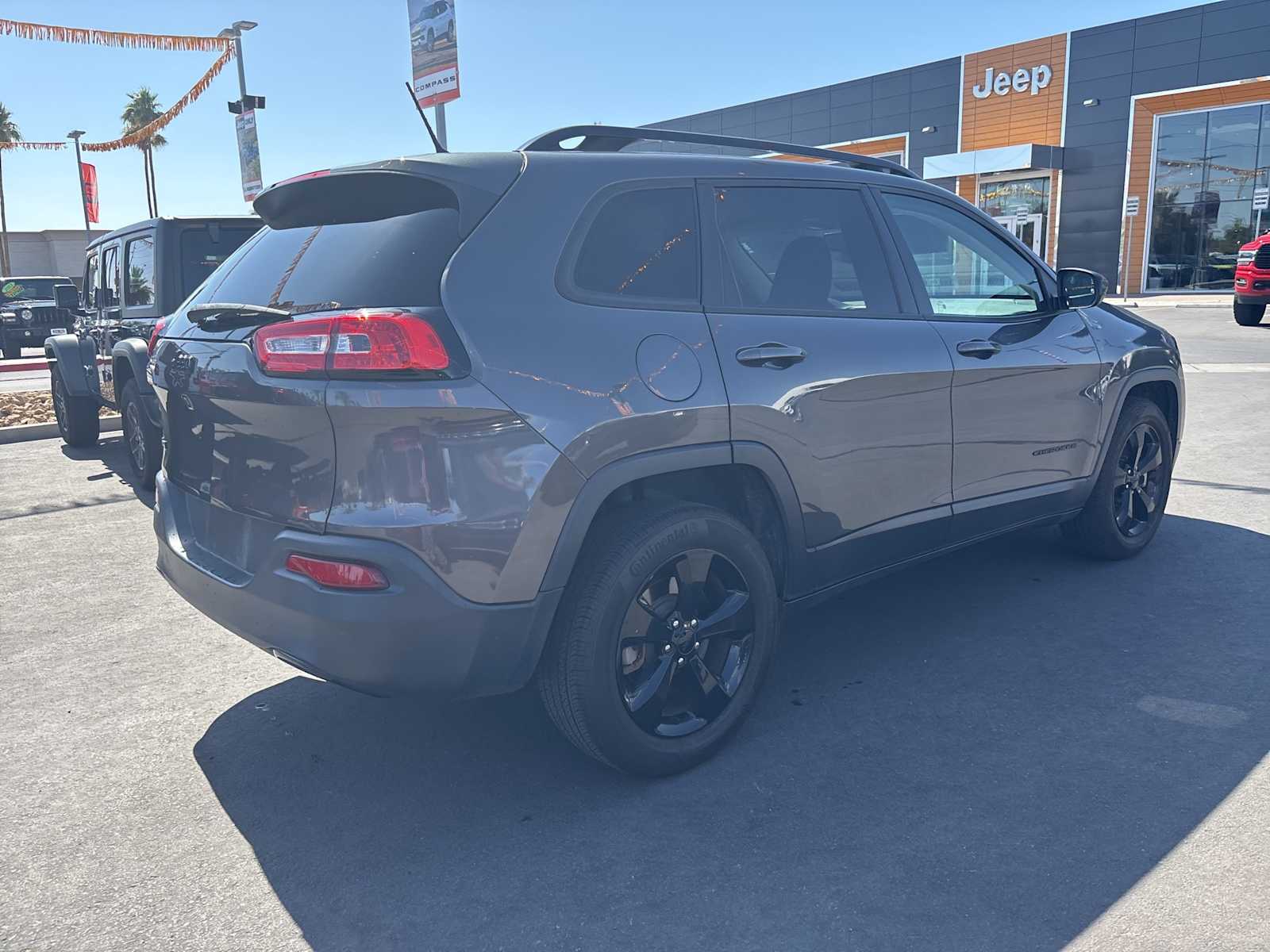 Thumbnail: 2018 Jeep Cherokee - 5