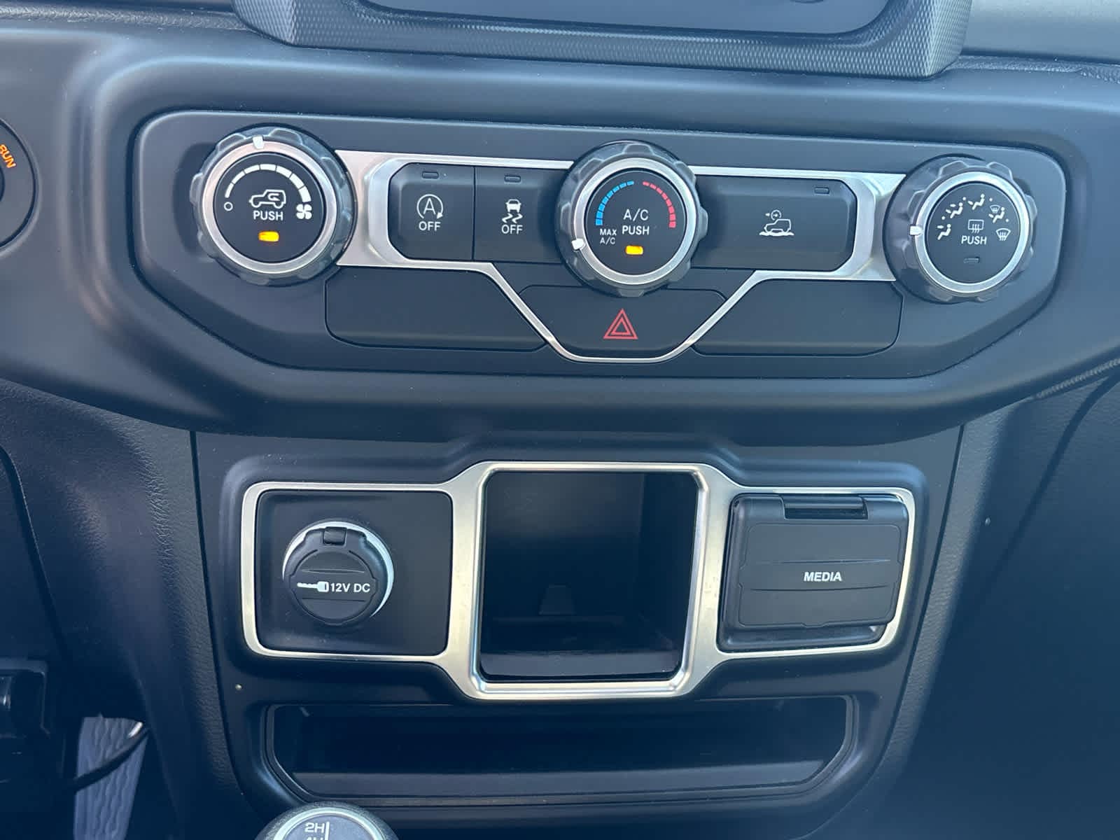 Thumbnail: 2021 Jeep Gladiator - 26