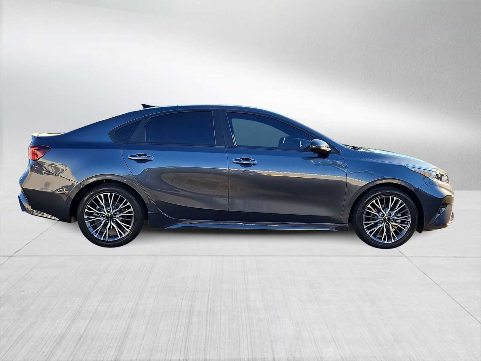 Thumbnail: 2023 Kia Forte - 9