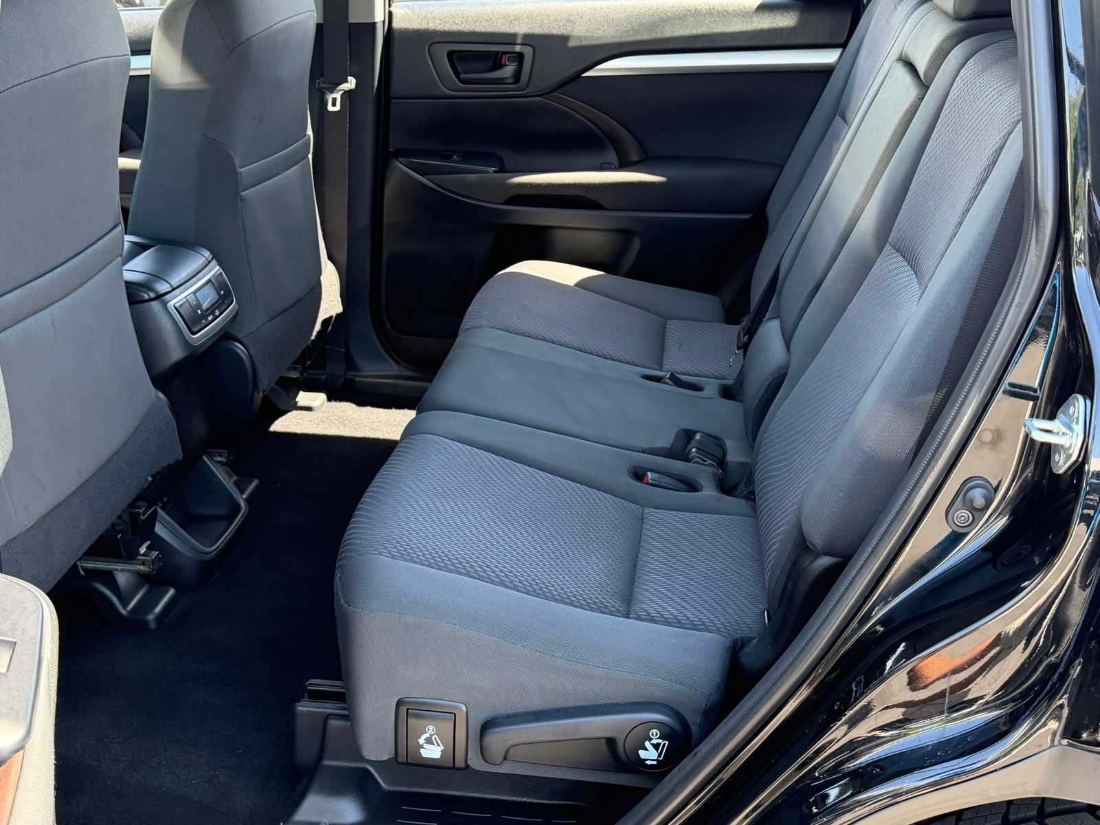 Thumbnail: 2019 Toyota Highlander - 20