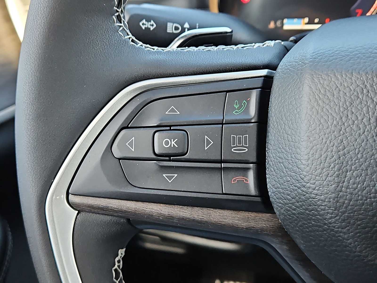 Thumbnail: 2023 Jeep Grand Cherokee - 23