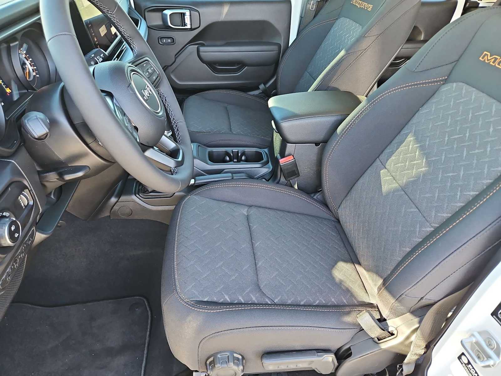 Thumbnail: 2026 Jeep Gladiator - 16