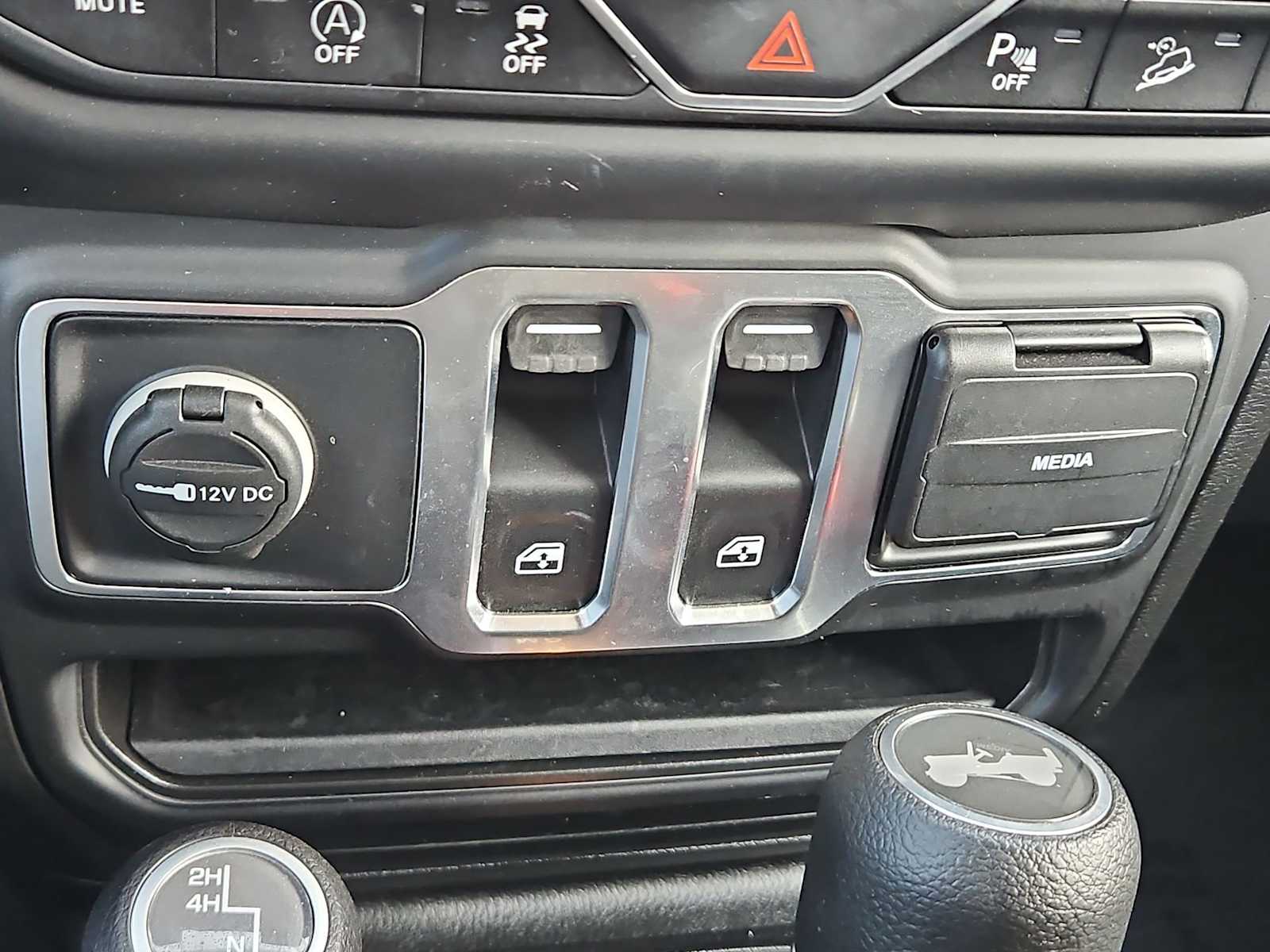 Thumbnail: 2021 Jeep Wrangler - 27