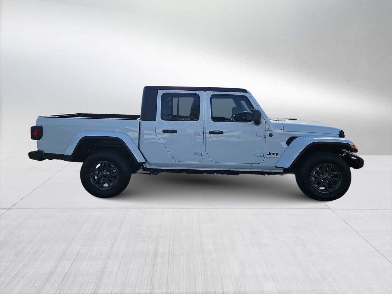 Thumbnail: 2025 Jeep Gladiator - 9