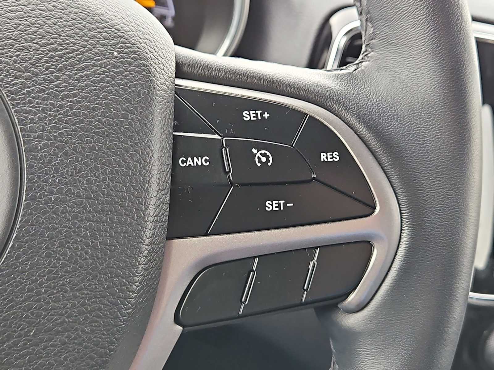 Thumbnail: 2019 Jeep Grand Cherokee - 25