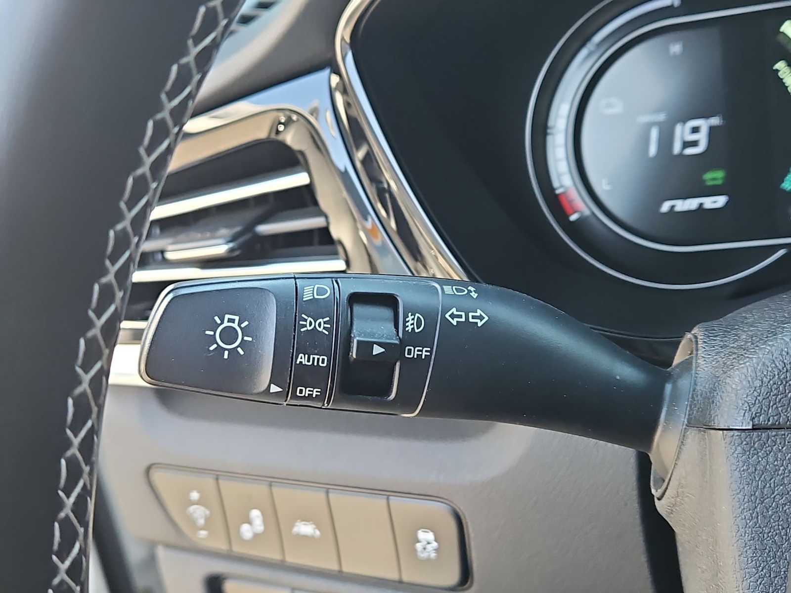 2022 Kia Niro S 25
