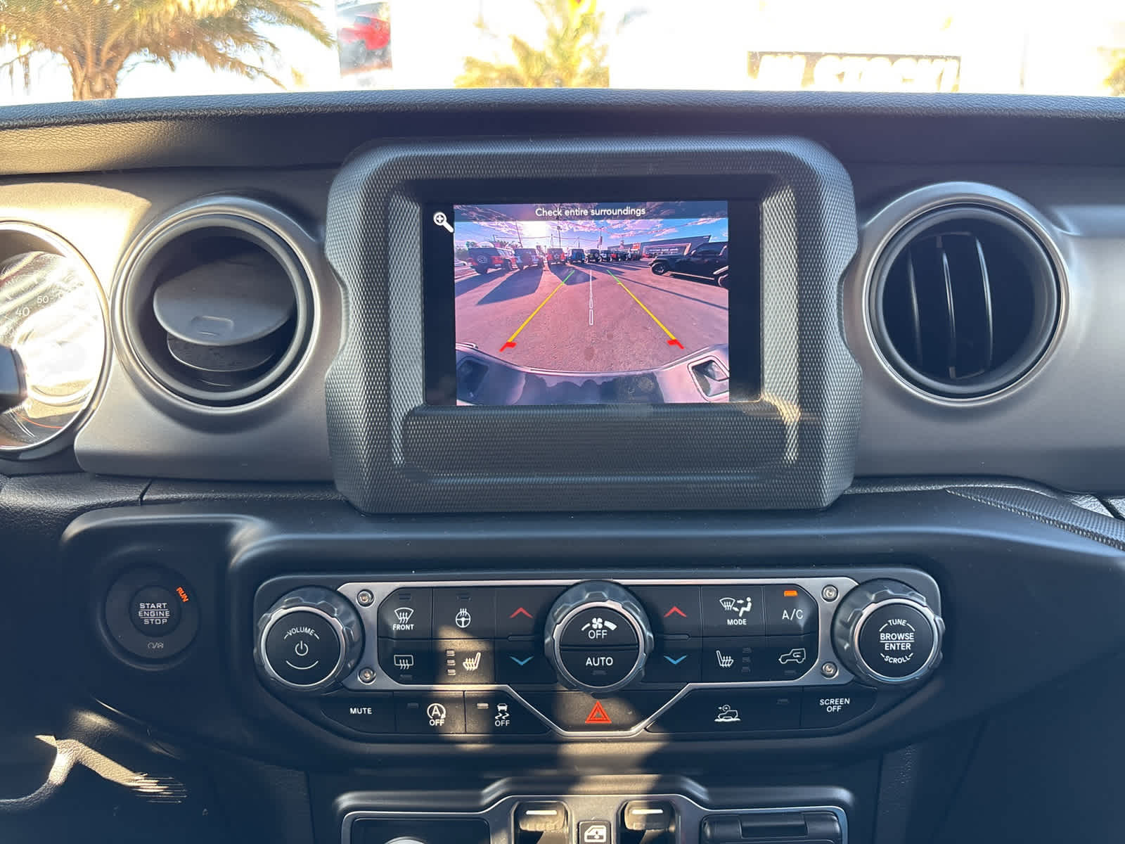 Thumbnail: 2021 Jeep Gladiator - 8
