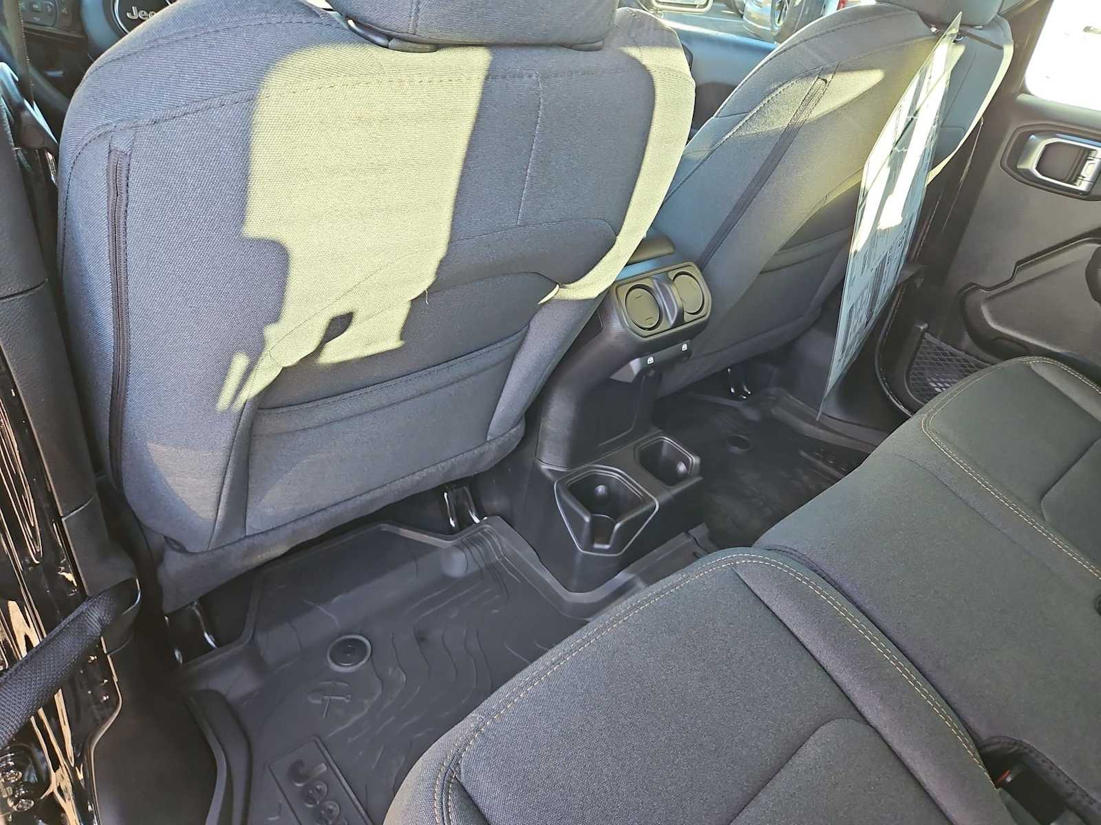 Thumbnail: 2026 Jeep Gladiator - 17