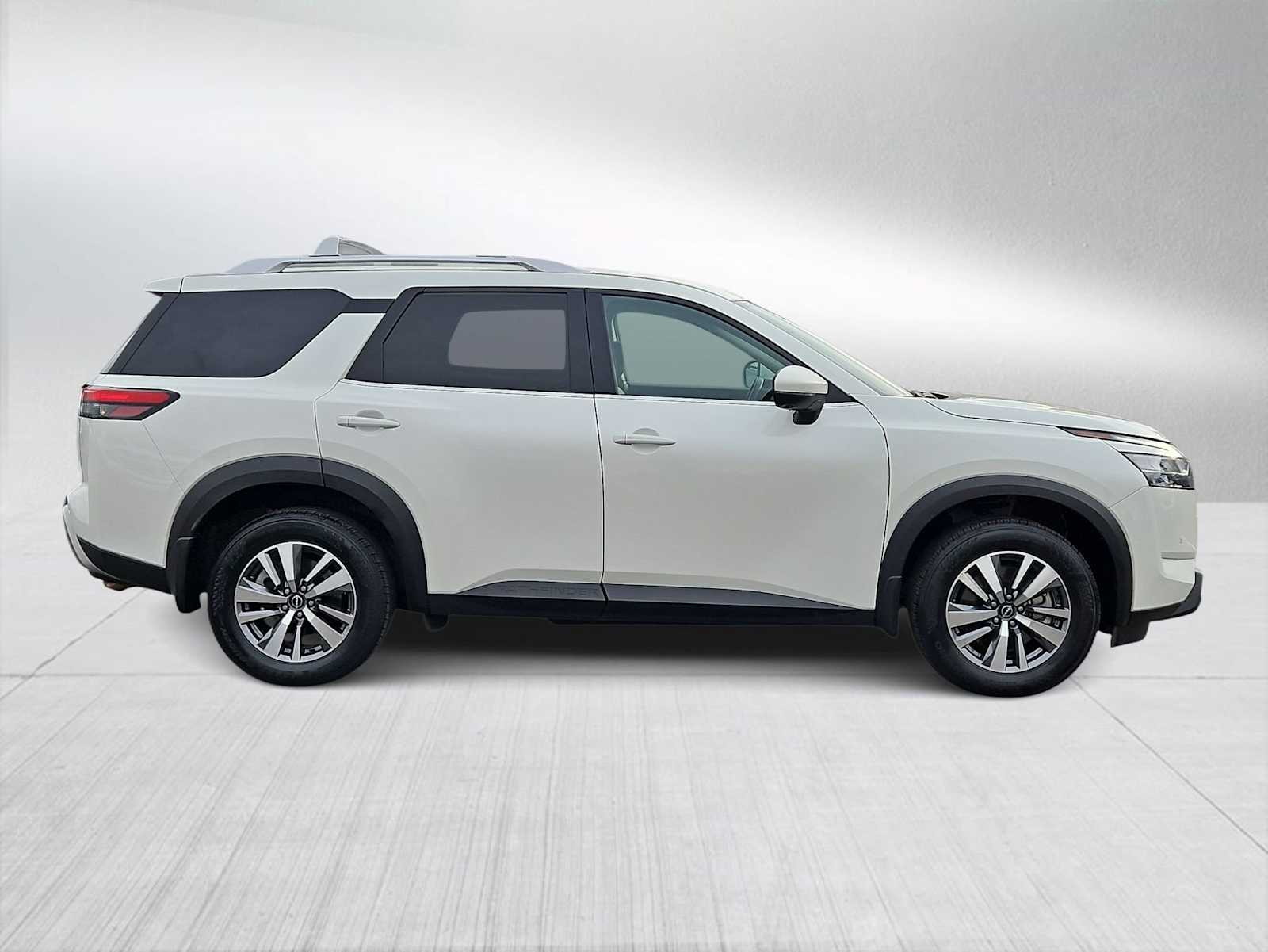 Thumbnail: 2024 Nissan Pathfinder - 9