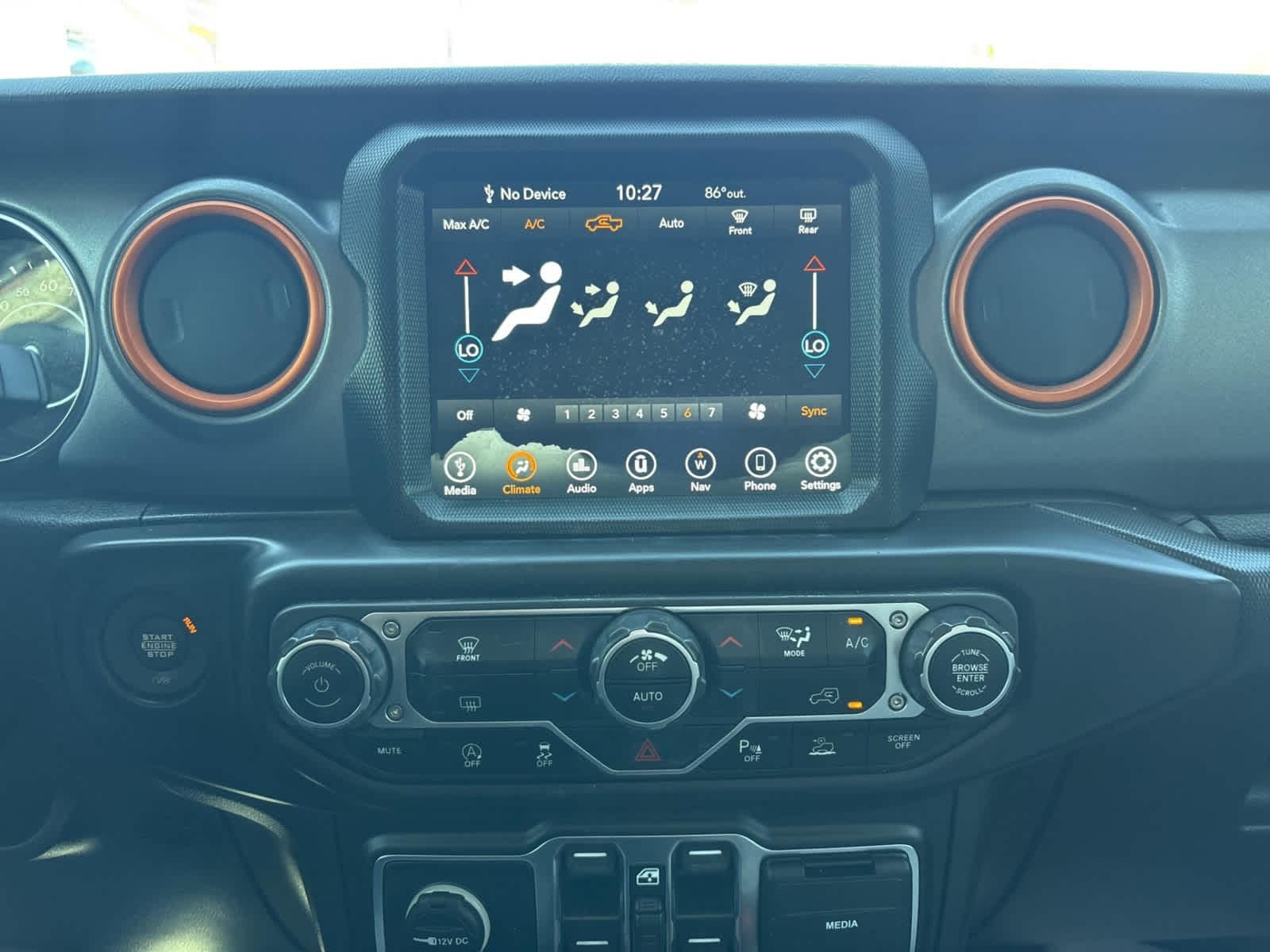 Thumbnail: 2021 Jeep Gladiator - 14