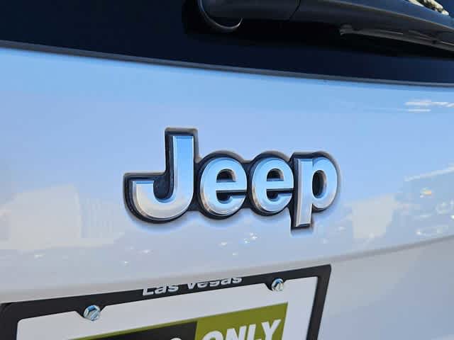 Thumbnail: 2018 Jeep Grand Cherokee - 12