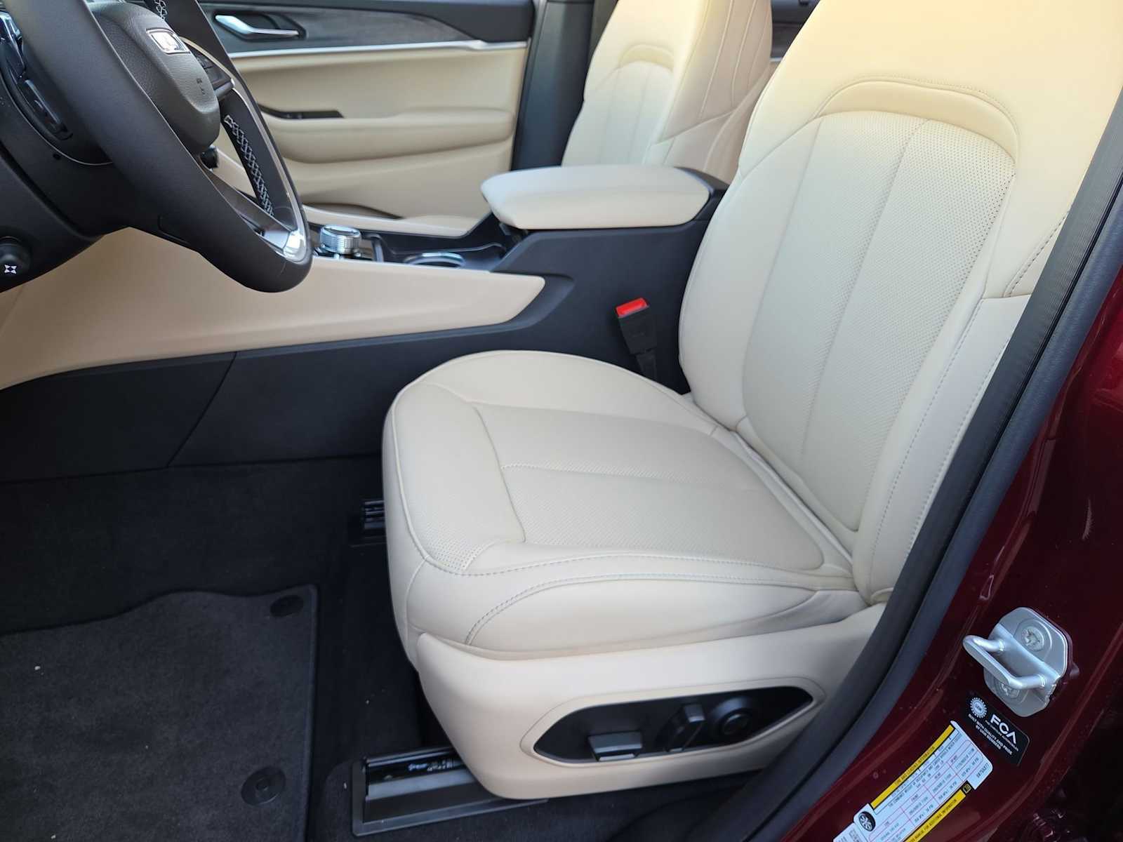 Thumbnail: 2025 Jeep Grand Cherokee - 17