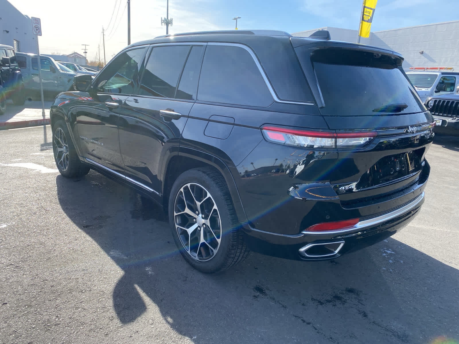 Thumbnail: 2023 Jeep Grand Cherokee - 7