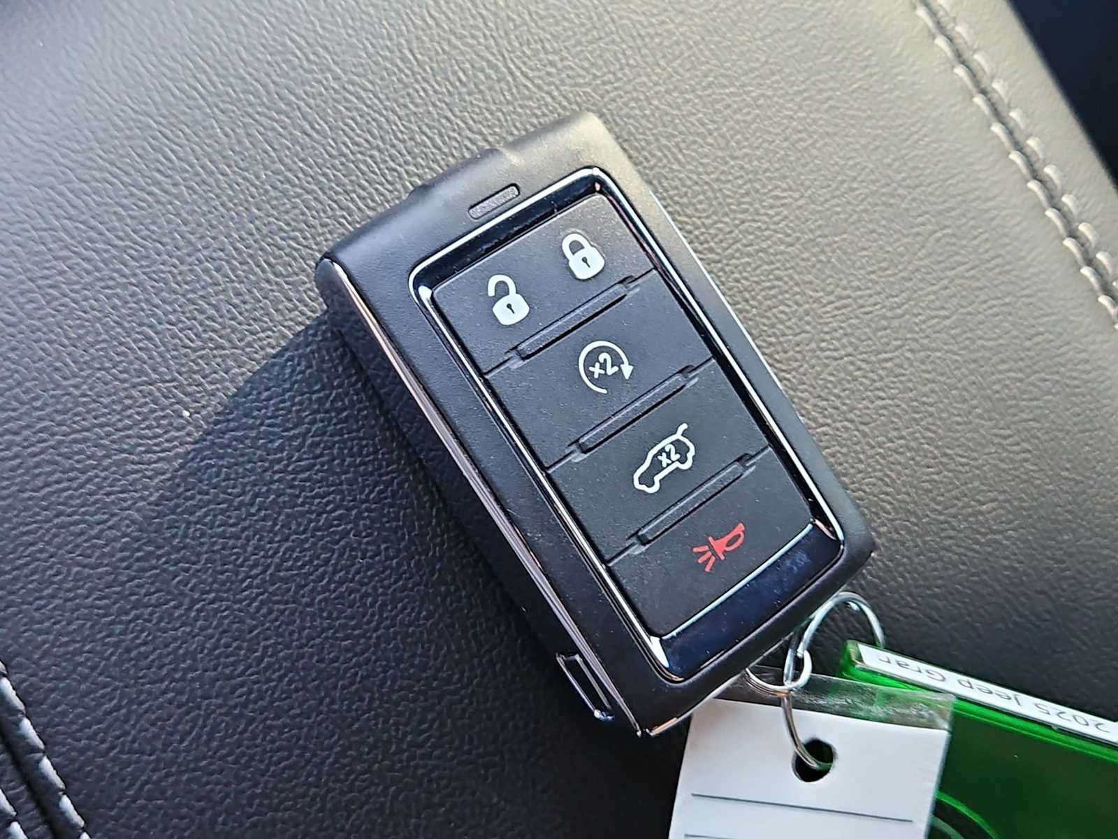 Thumbnail: 2025 Jeep Grand Cherokee - 36