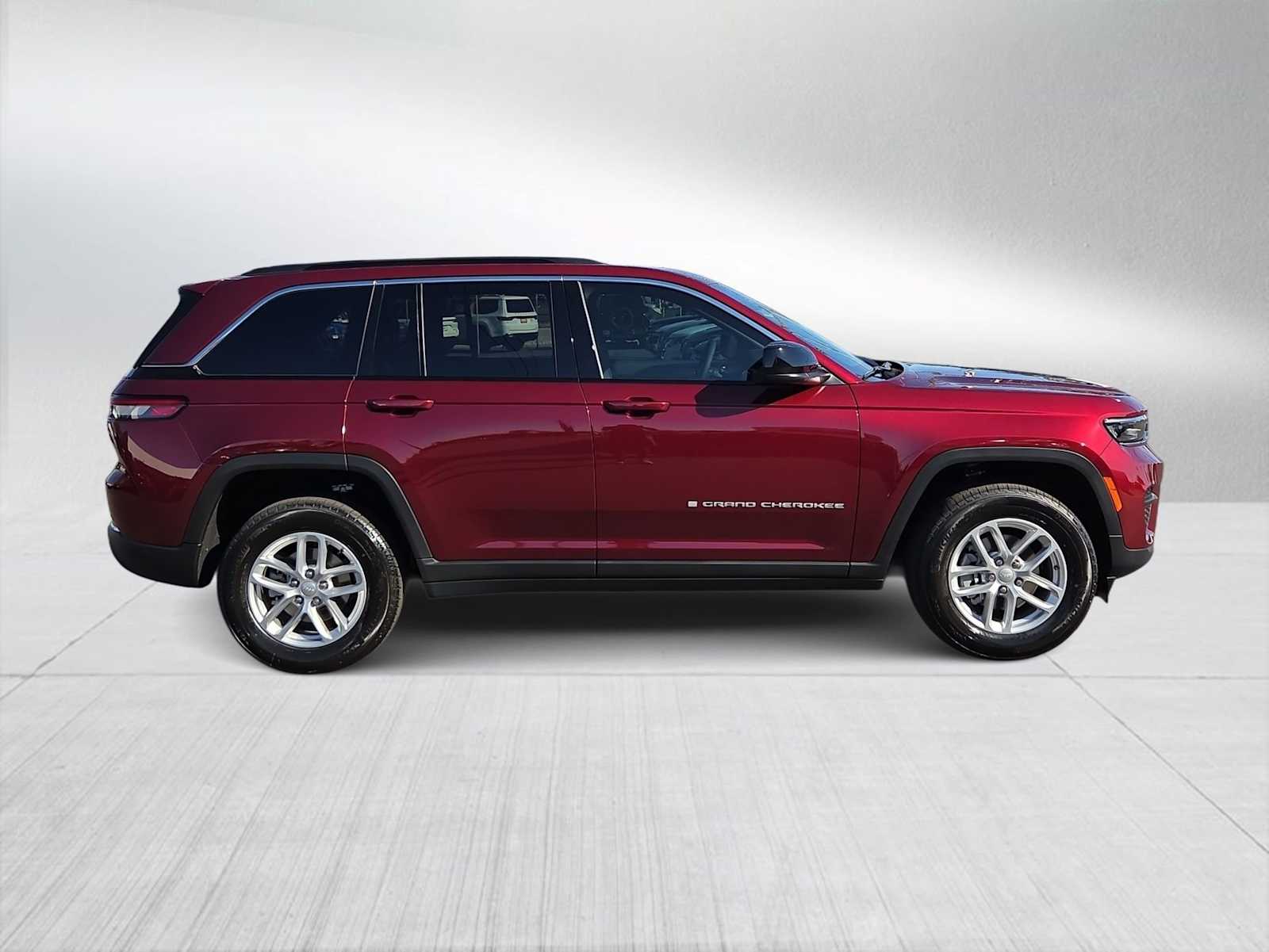Thumbnail: 2025 Jeep Grand Cherokee - 9