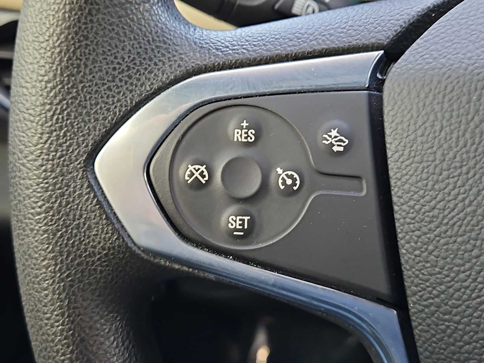 Thumbnail: 2022 Chevrolet Traverse - 23