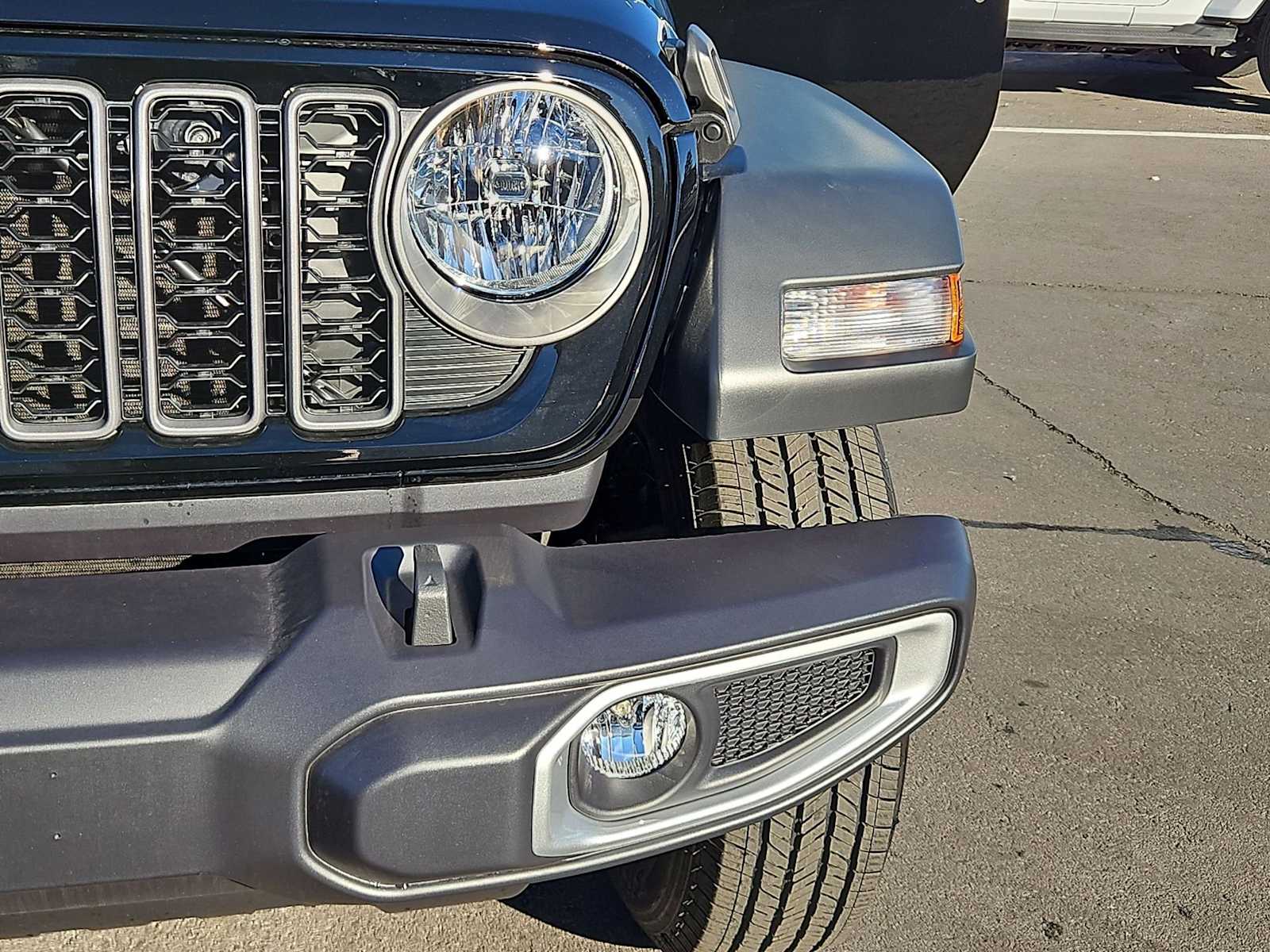 Thumbnail: 2026 Jeep Gladiator - 11