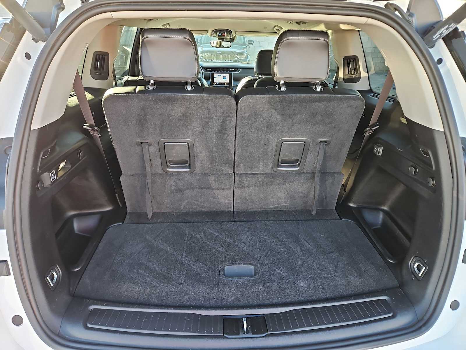 Thumbnail: 2021 Jeep Grand Cherokee L - 33