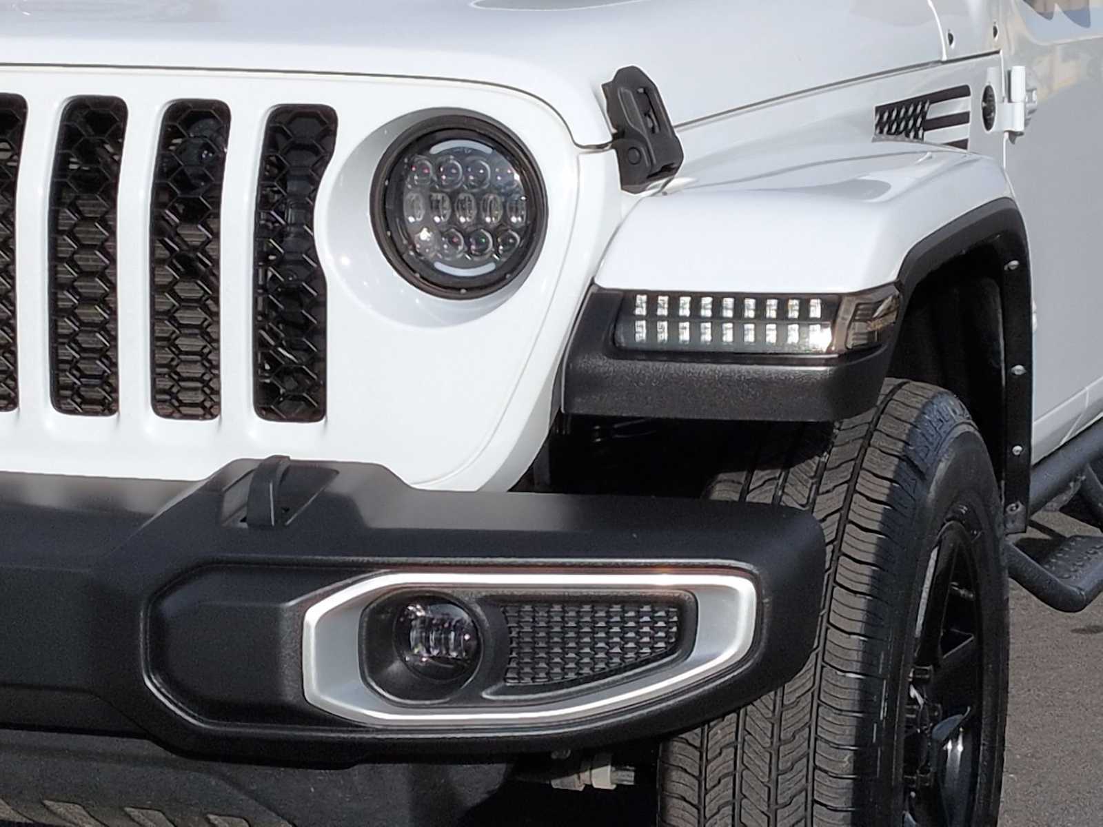 Thumbnail: 2021 Jeep Gladiator - 11