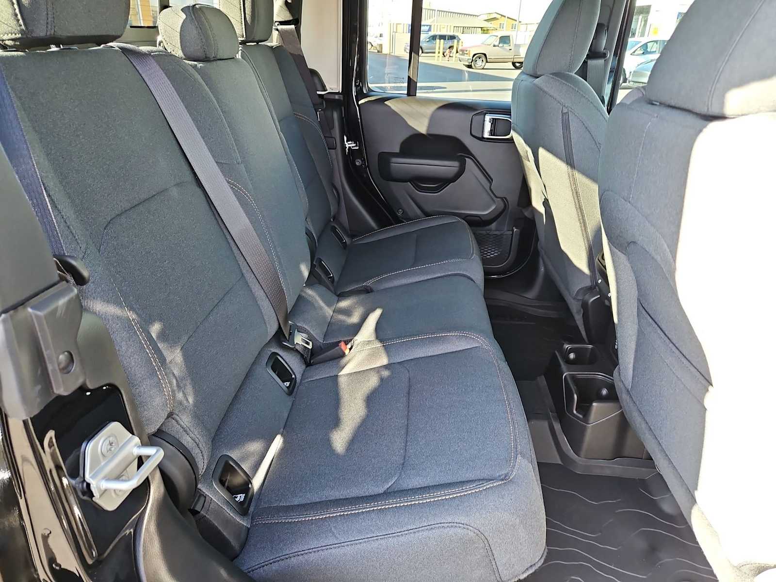 Thumbnail: 2025 Jeep Gladiator - 17