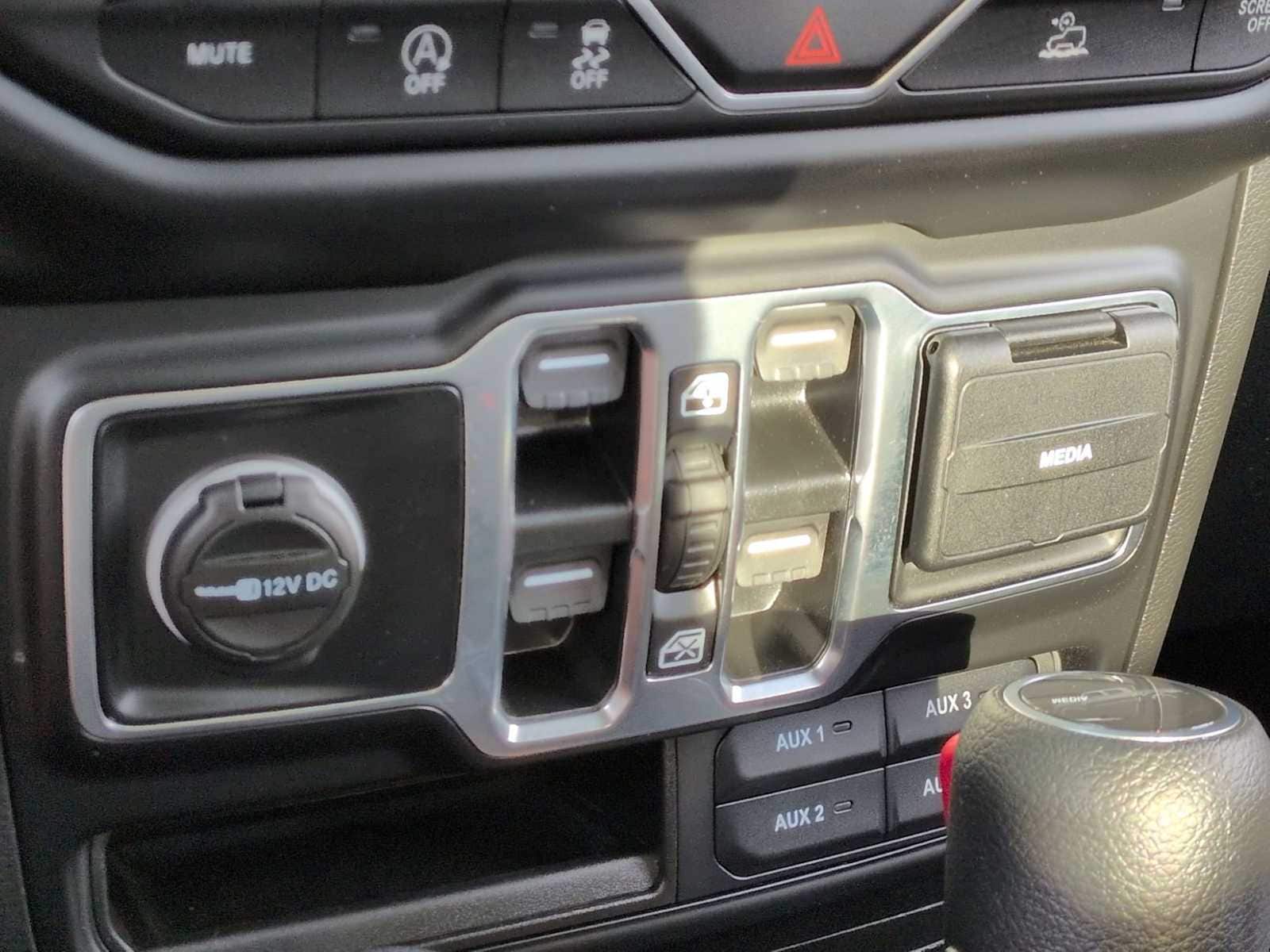 Thumbnail: 2021 Jeep Gladiator - 32