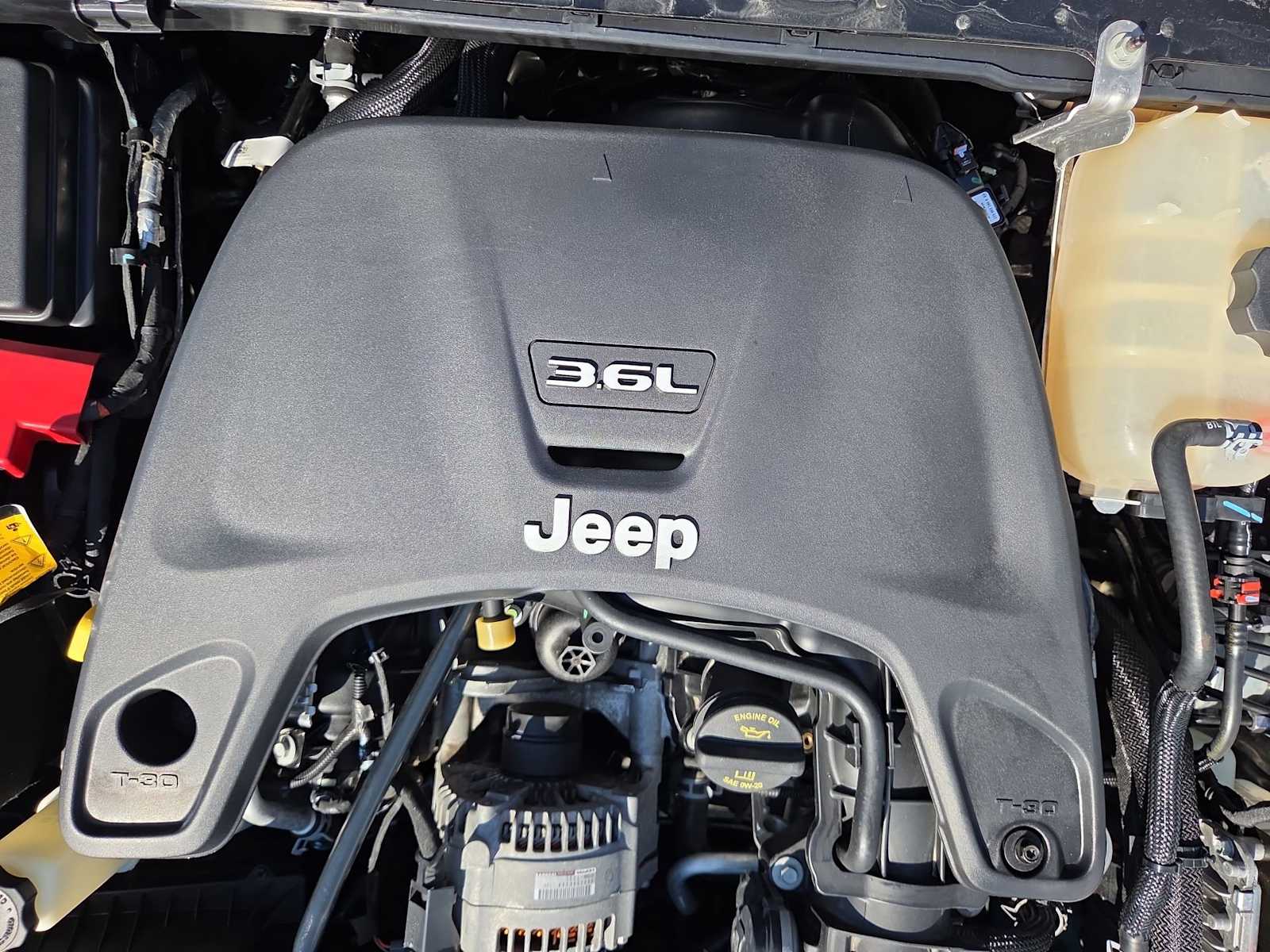 Thumbnail: 2021 Jeep Gladiator - 16