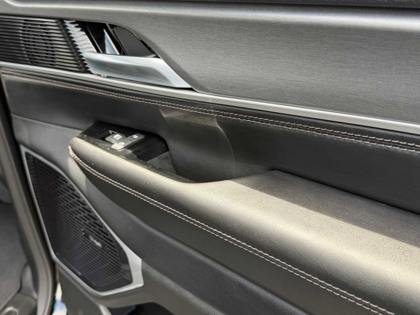 Thumbnail: 2026 Jeep Grand Wagoneer - 25