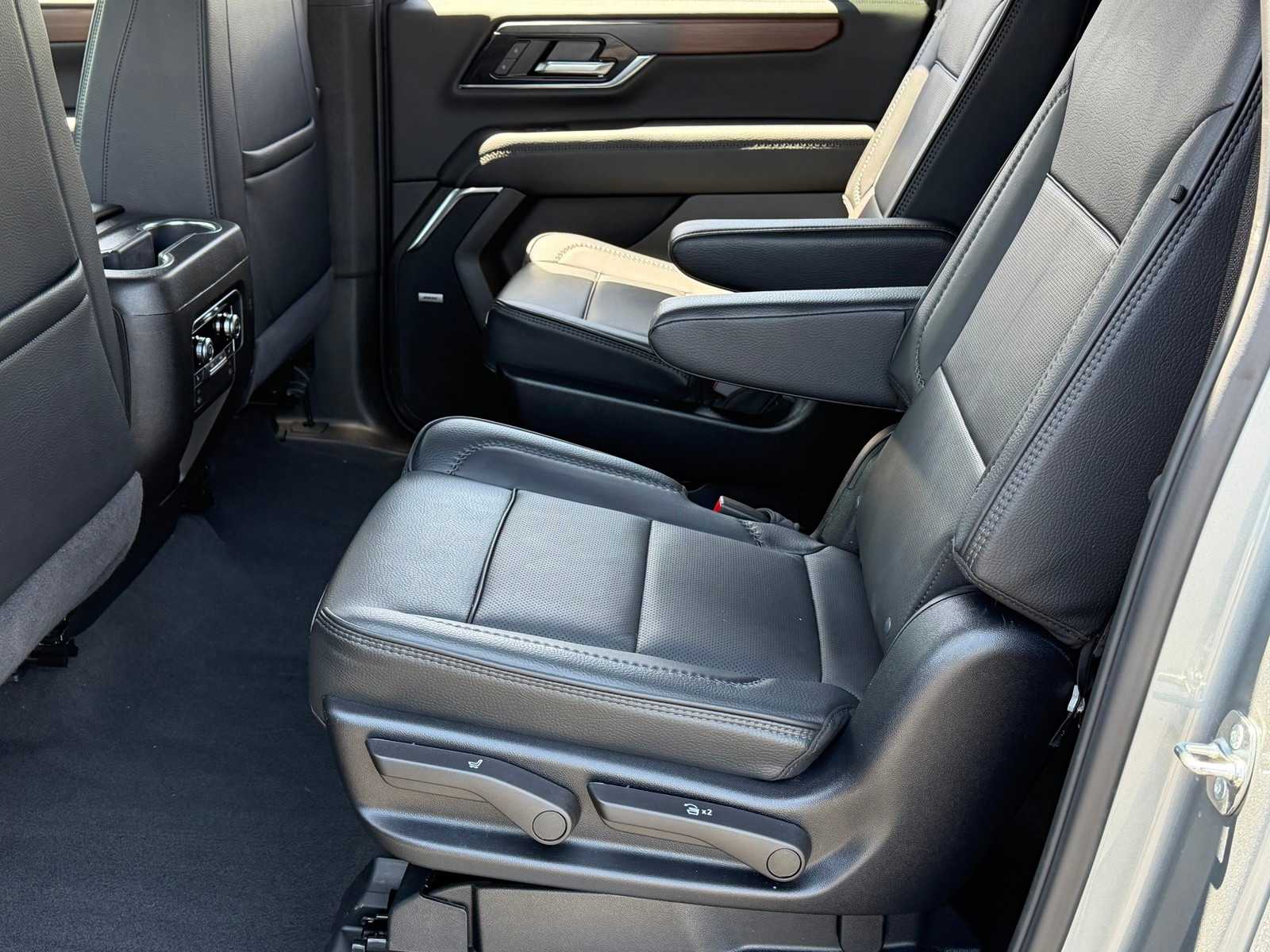 Thumbnail: 2025 GMC Yukon XL - 20