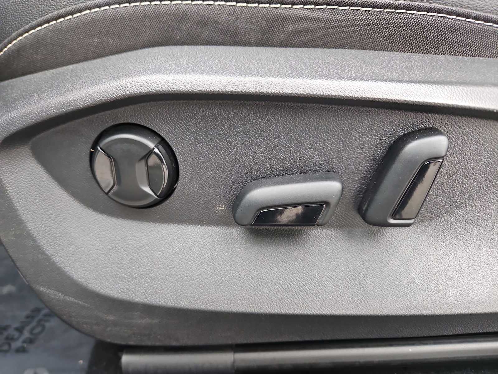 Thumbnail: 2022 Volkswagen Taos - 17