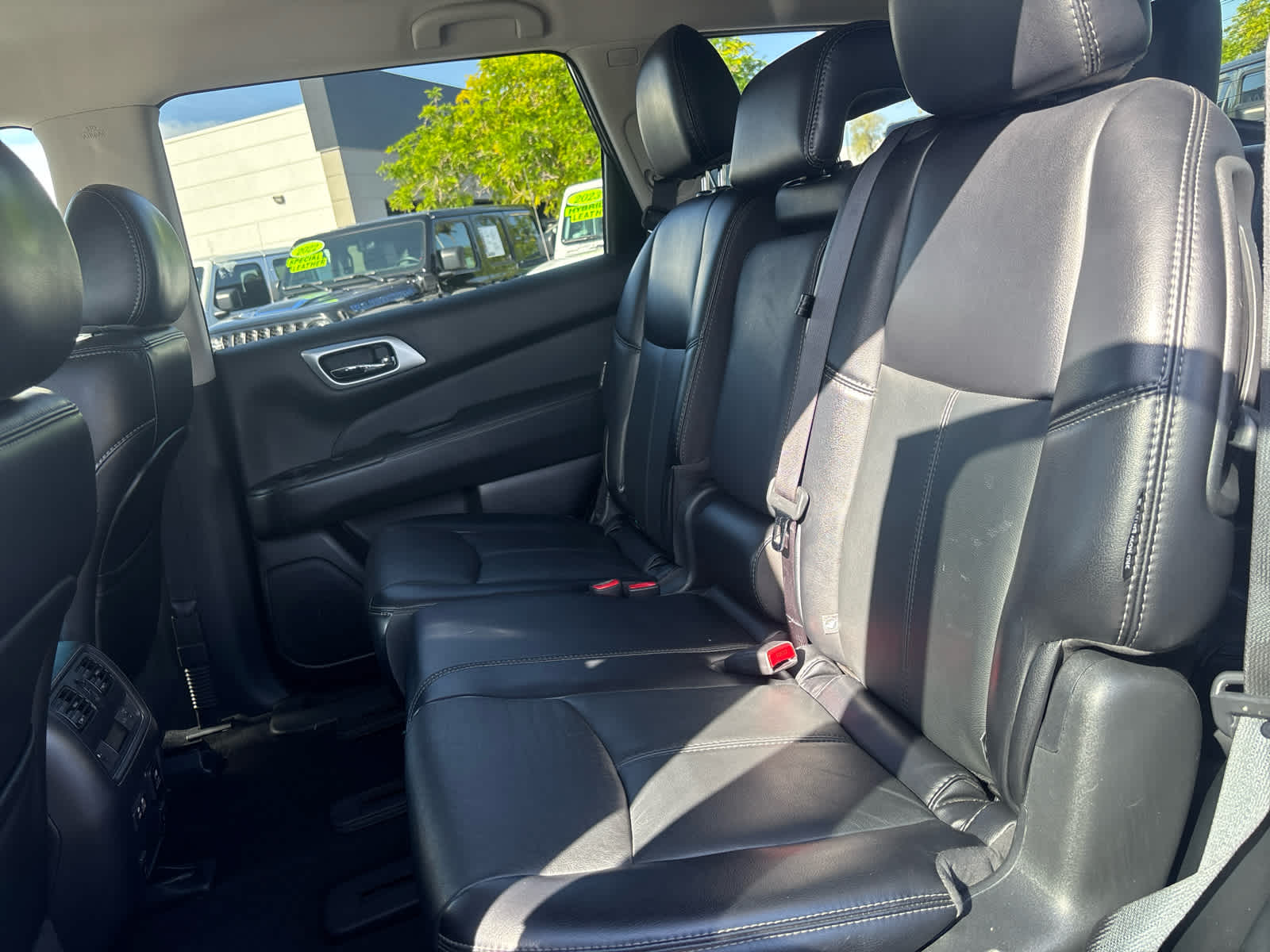 Thumbnail: 2020 Nissan Pathfinder - 16