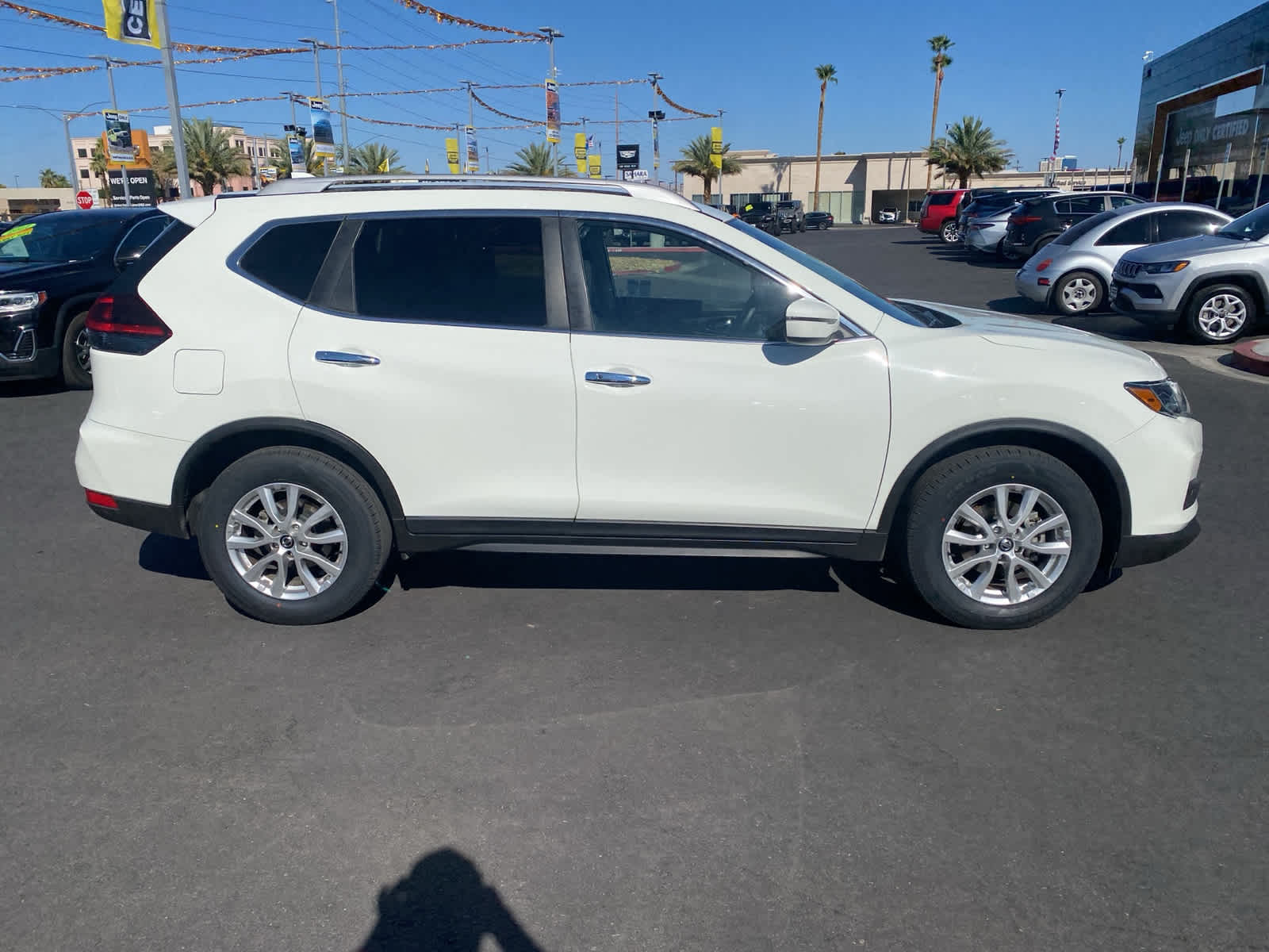 2020 Nissan Rogue SV photo 4
