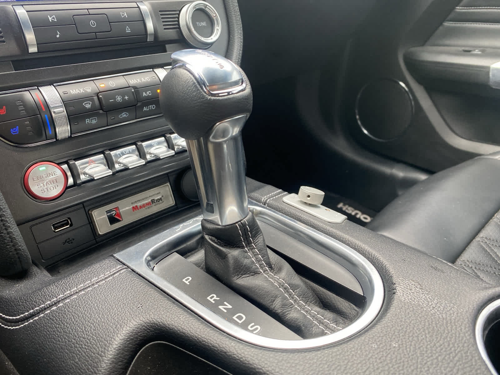 Thumbnail: 2022 Ford Mustang - 12