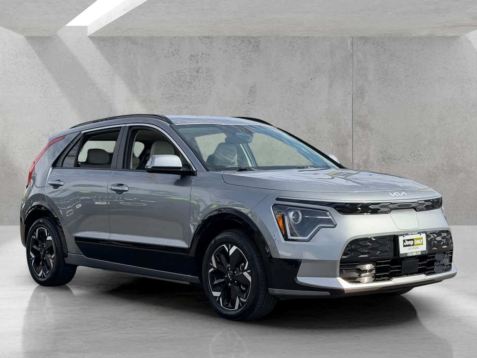 Thumbnail: 2023 Kia Niro - 9