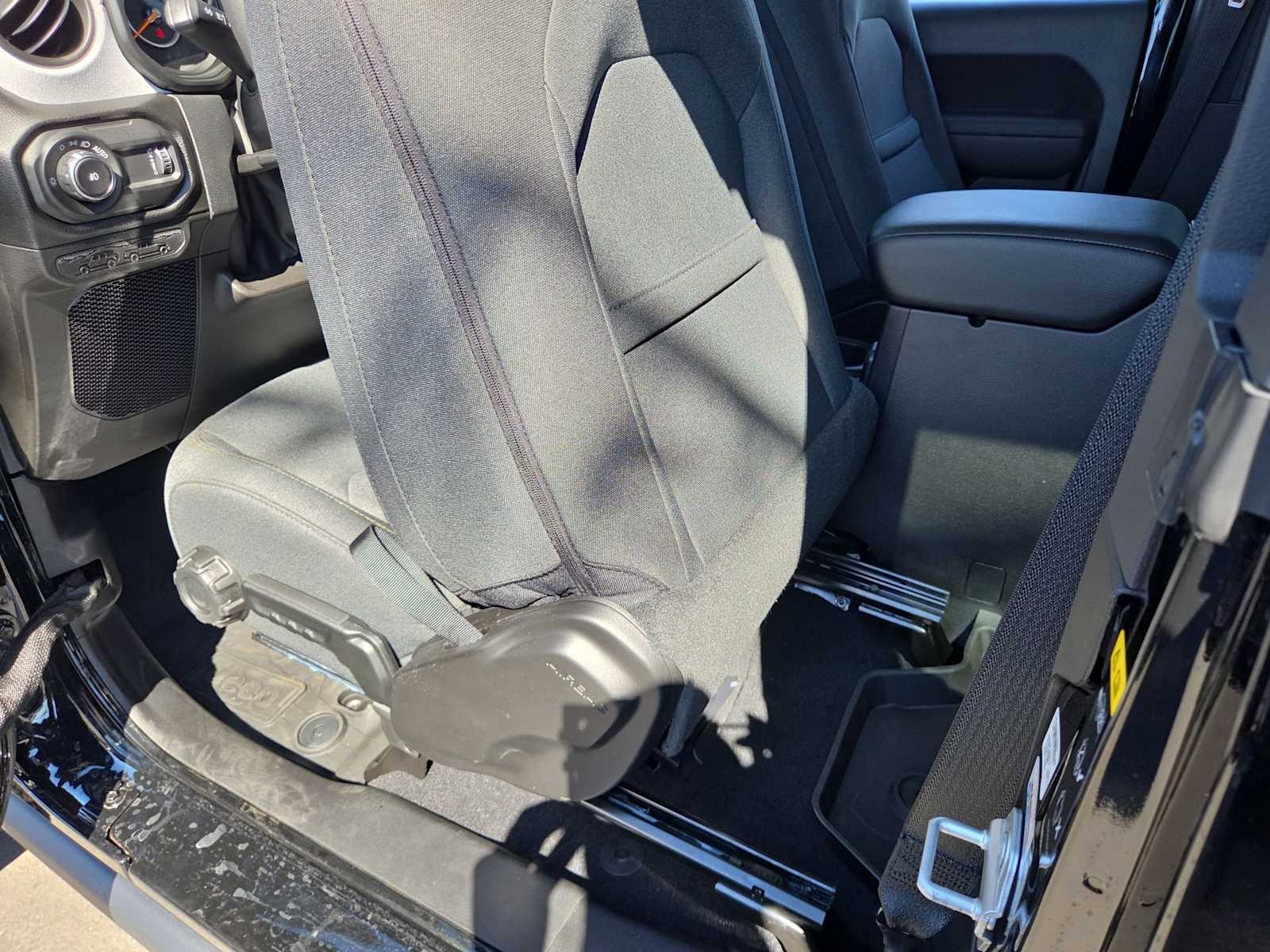 Thumbnail: 2025 Jeep Wrangler - 20