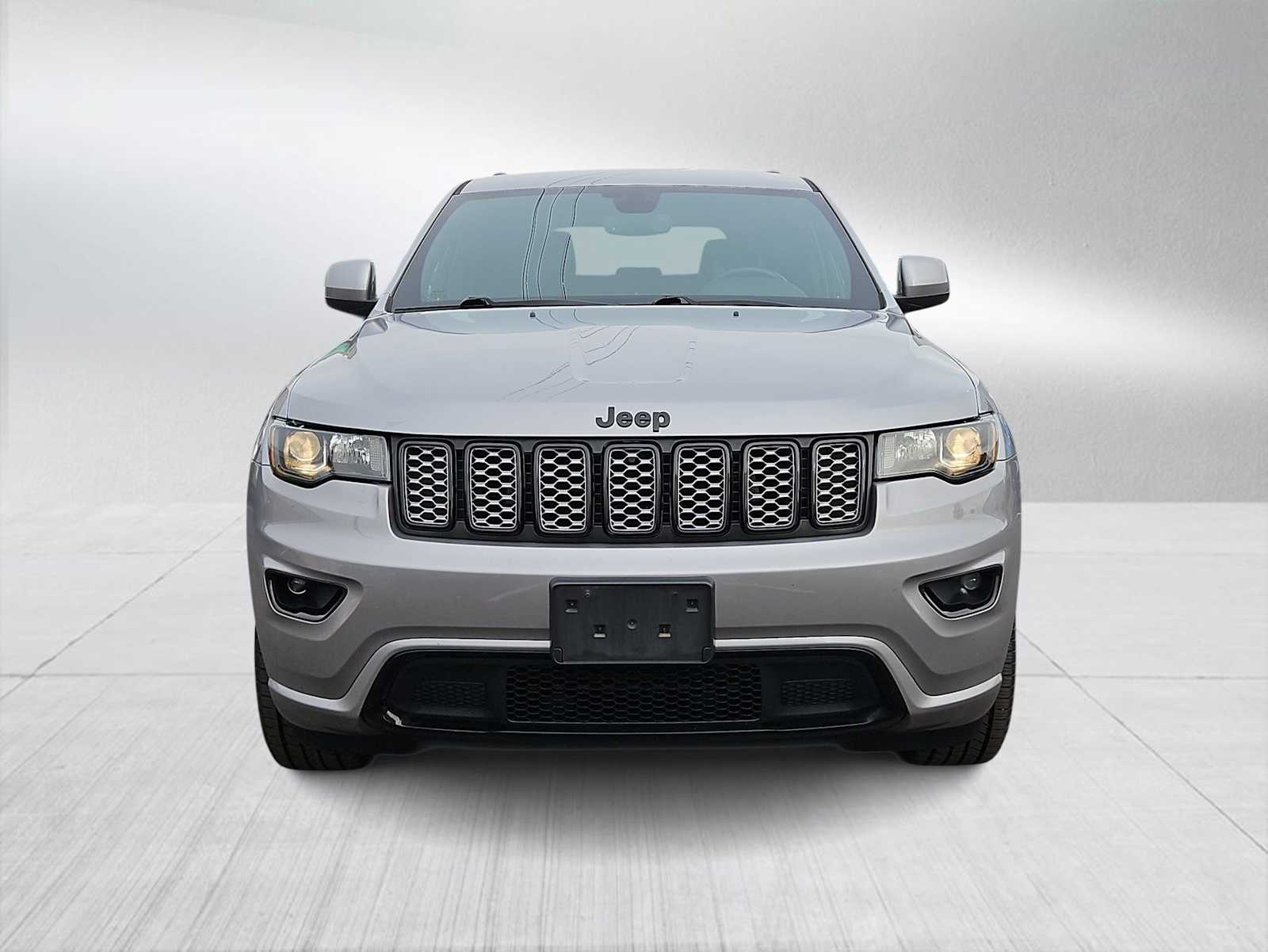 Thumbnail: 2019 Jeep Grand Cherokee - 3