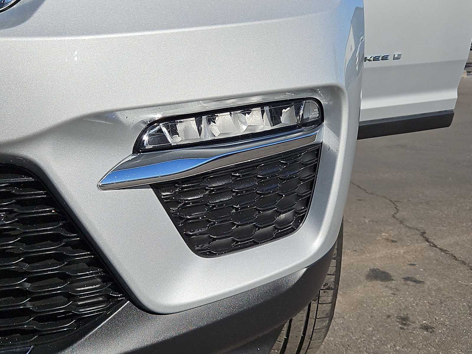 Thumbnail: 2023 Jeep Grand Cherokee - 11