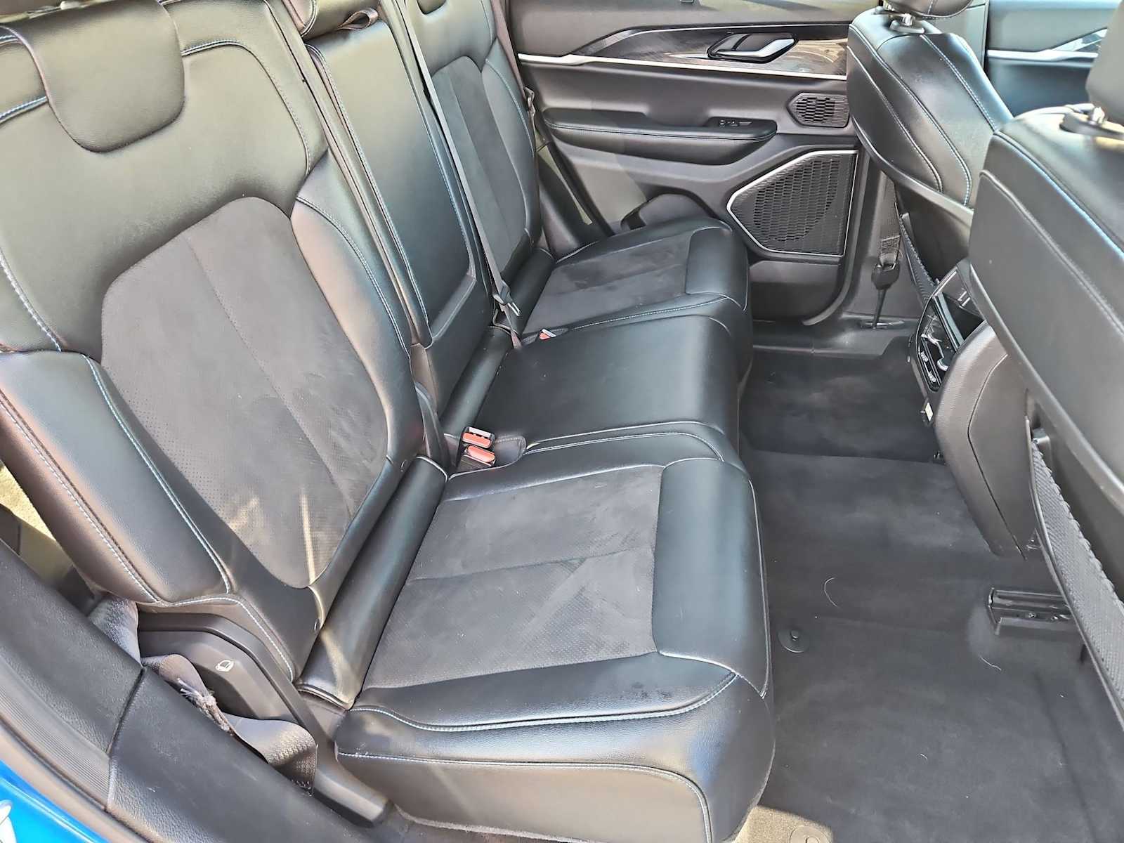 Thumbnail: 2022 Jeep Grand Cherokee - 21