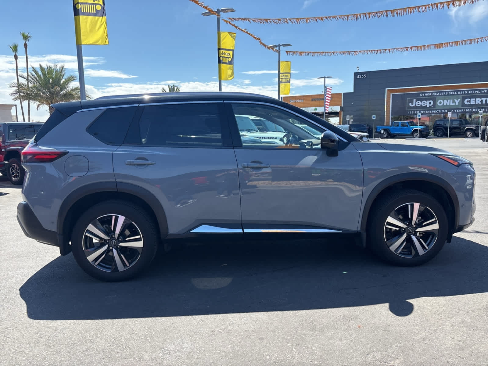 Thumbnail: 2022 Nissan Rogue - 4