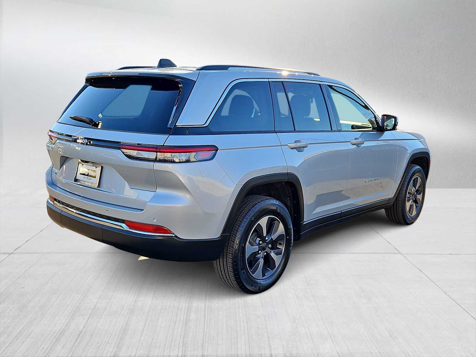 Thumbnail: 2022 Jeep Grand Cherokee - 8