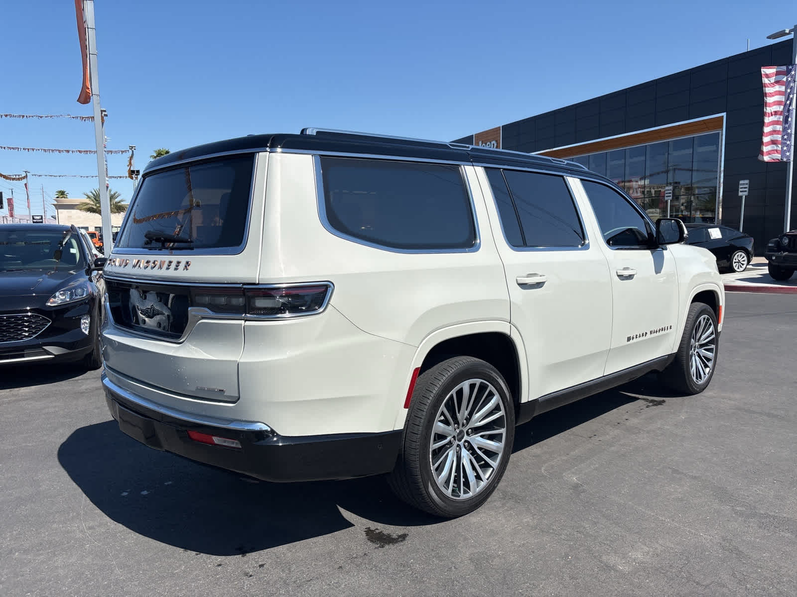 Thumbnail: 2022 Jeep Grand Wagoneer - 5